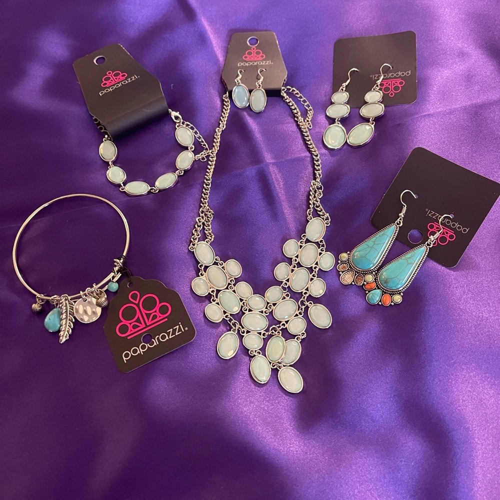 5 pieces of jewelry 💙
